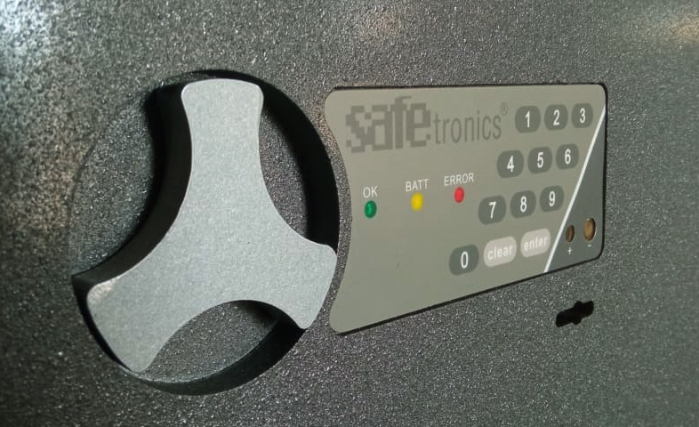 Встраиваемый сейф Safetronics STR 25ME